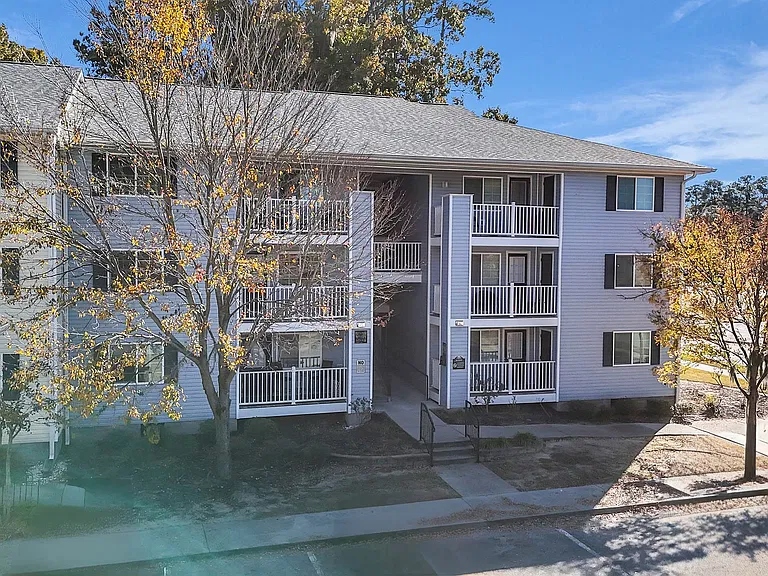 Plantation Oaks Apartments — Photo 2