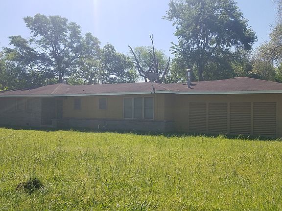 2nd image of 901 E 2nd Ave