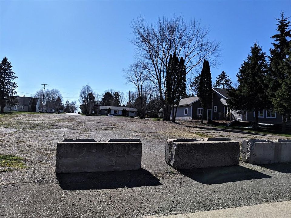2nd image of 798 4th Ave S