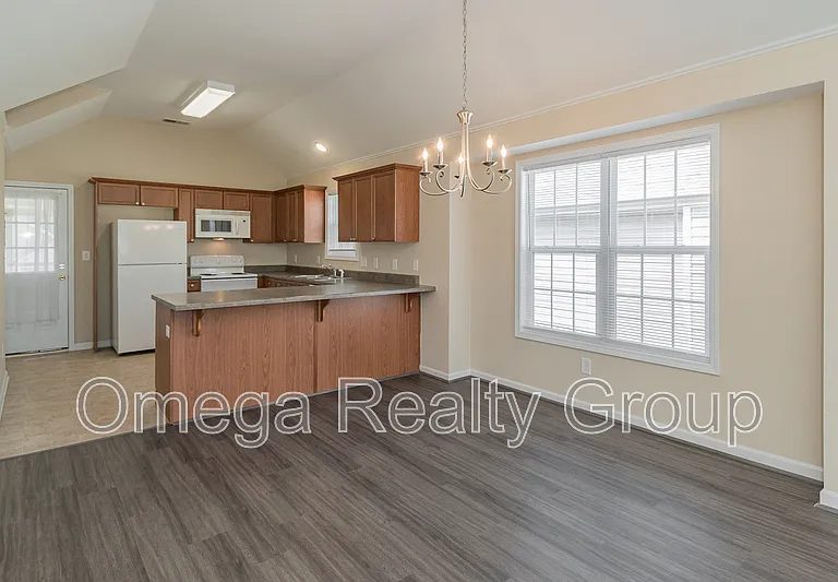 2170 Village Ln — Photo 12