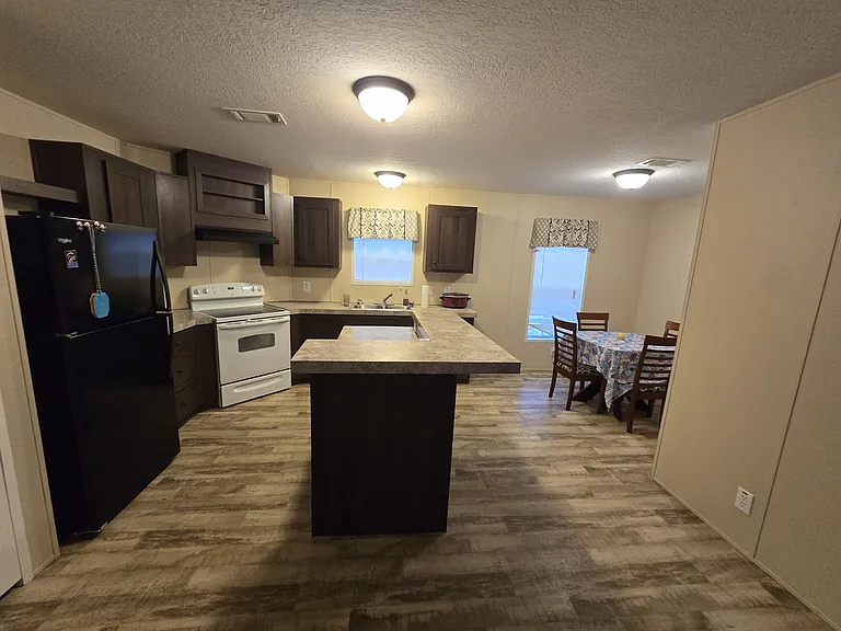 1048 Andrea Ln — Photo 4