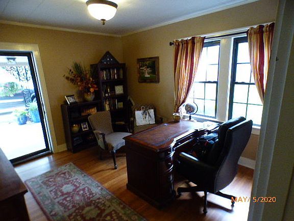 4th image of 705 W College St