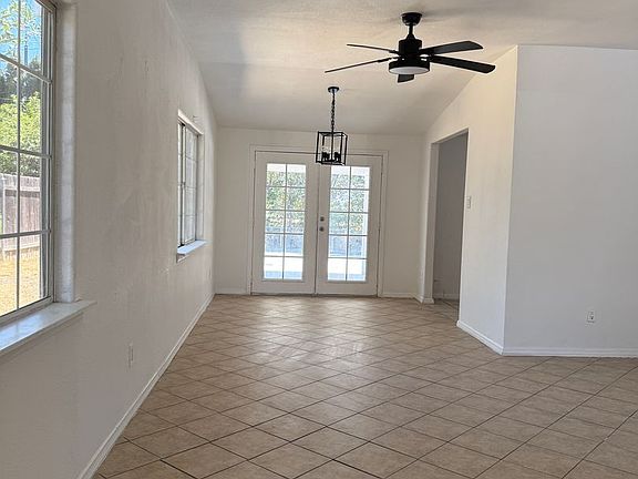 4th image of 25619 Pacific St