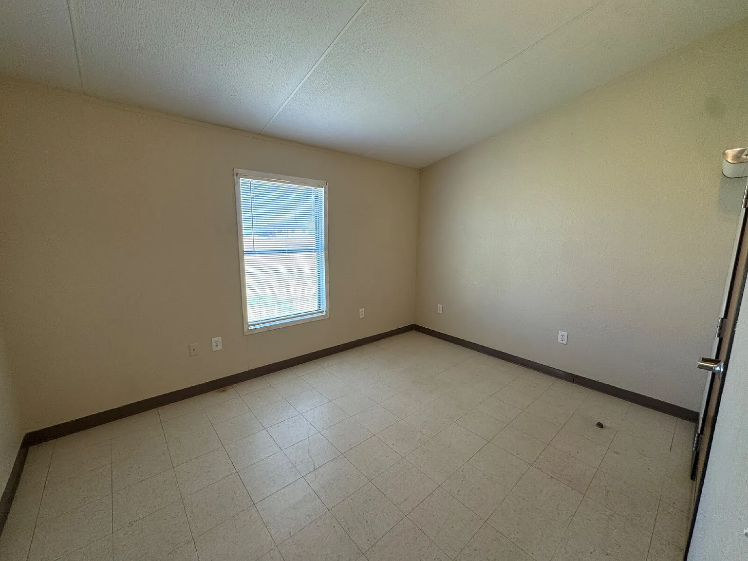 2 bed, 1.0 bath, 750 sqft, $700 — Photo 4