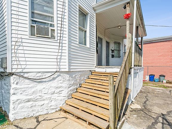 5th image of 494-496 E 3rd St