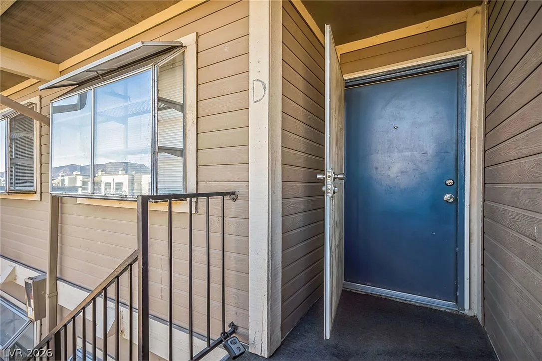 2 bed, 1.0 bath, 3112 sqft, $1,000 — Photo 2