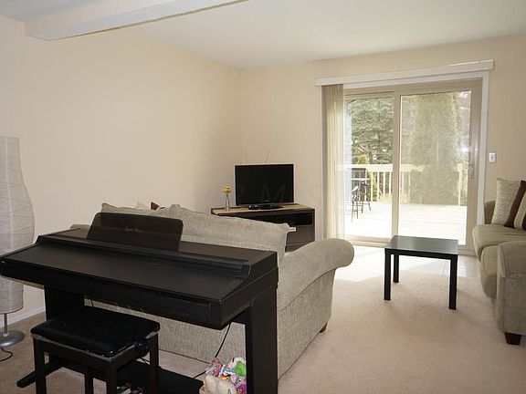 2nd image of 478 E Foxtrail Cres