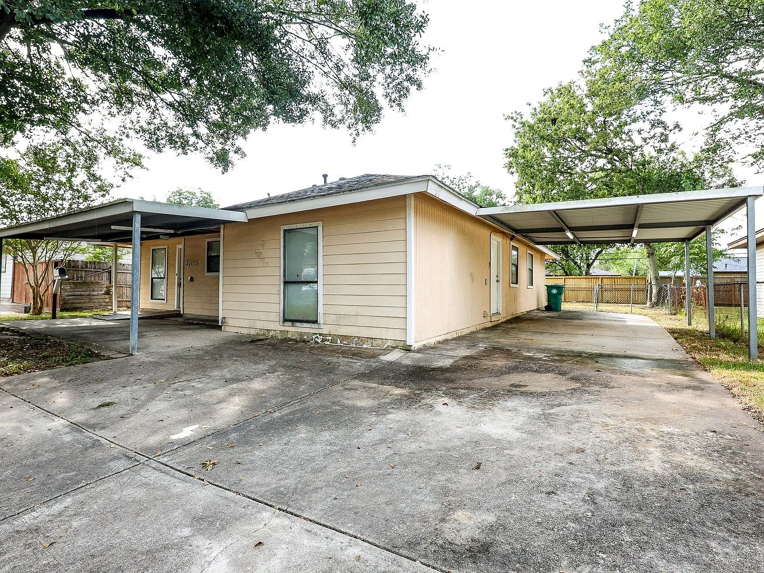 5 bed, 2.0 bath, 1656 sqft, $1,700 — Photo 3