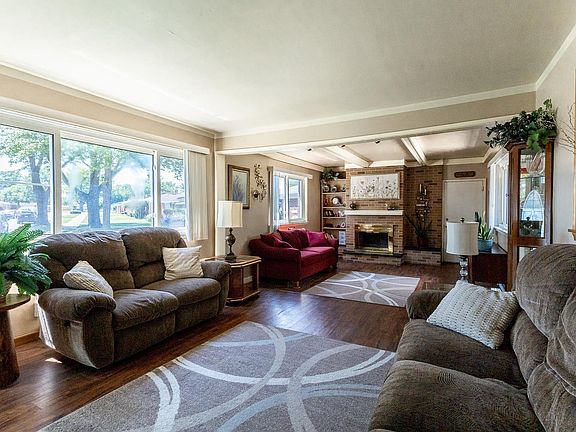 3rd image of 25862 Gunston Ave