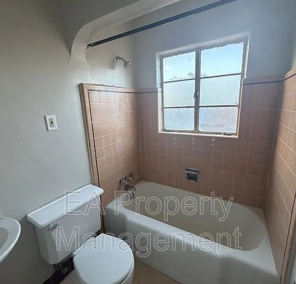 414 Pine St SE #3 — Photo 16