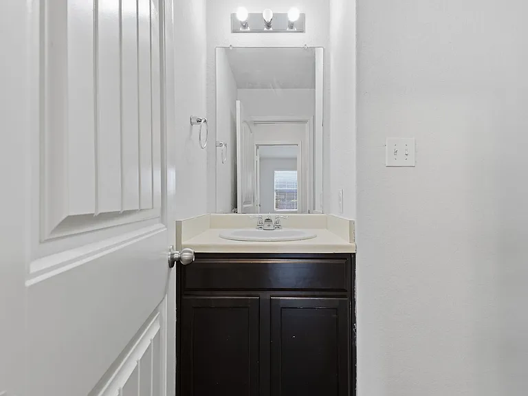 2818 Davis Trce — Photo 18