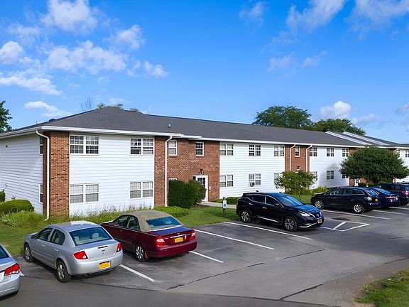 2nd image of 10 Ellis Dr #261