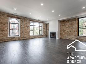 2701 W Thomas St, Chicago, IL