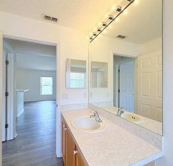 240 Center Oak Cir — Photo 42
