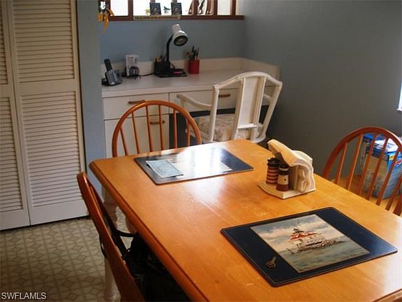 Eat in area in the kitchen