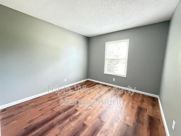 753 Watersedge Dr — Photo 17