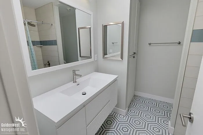 1669 Guy St — Photo 10