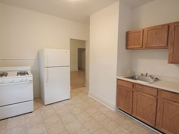3rd image of 423 Biddle Ave APT 2