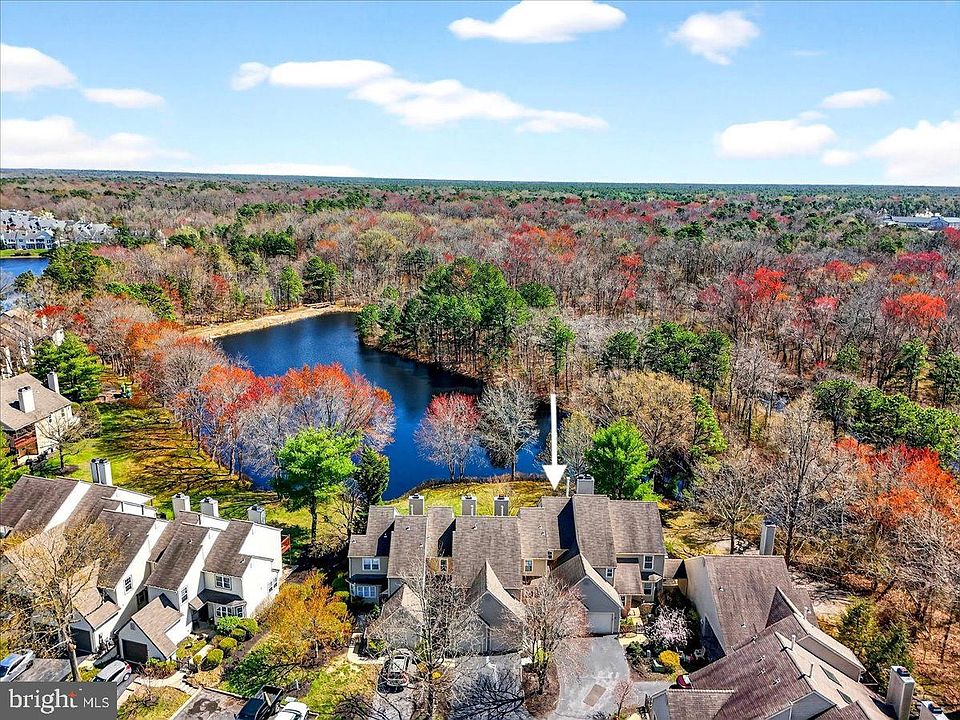 1st image of 100 Woodlake Dr
