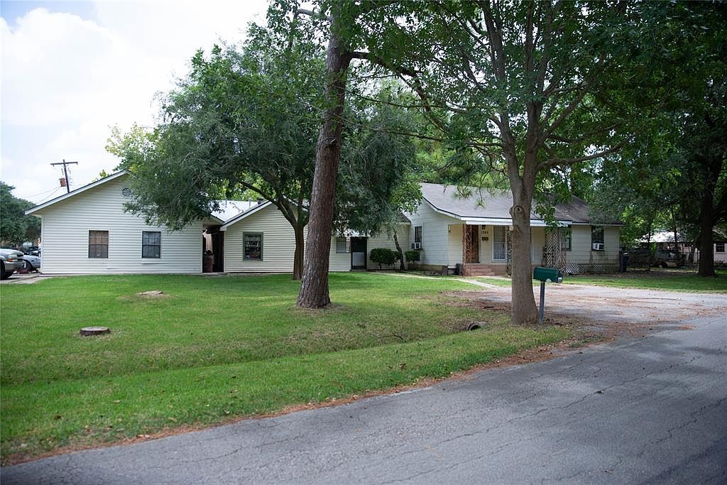 1305 S Beauregard St, Alvin, TX 77511 Zillow