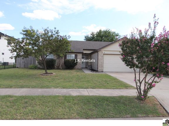 3rd image of 2708 Bluejay Dr