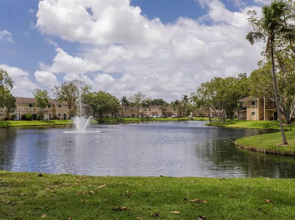 400 Palm Cir W APT 102, Hollywood, FL 33025