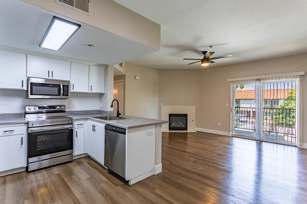 Photo 2 of 29 - Luxe Apartments - Fresno, CA Luxe West w/Patio - Luxe Apartments