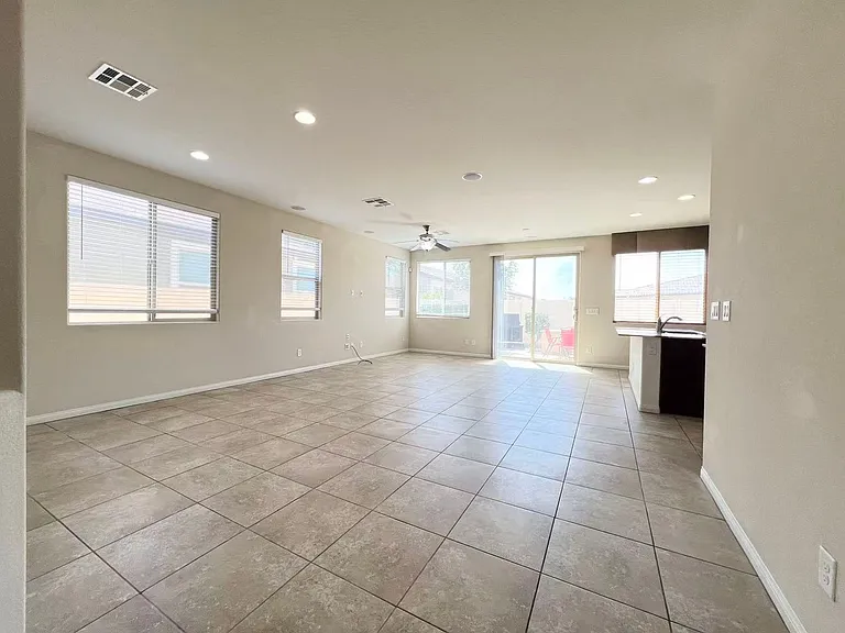 5729 Tideview St — Photo 10