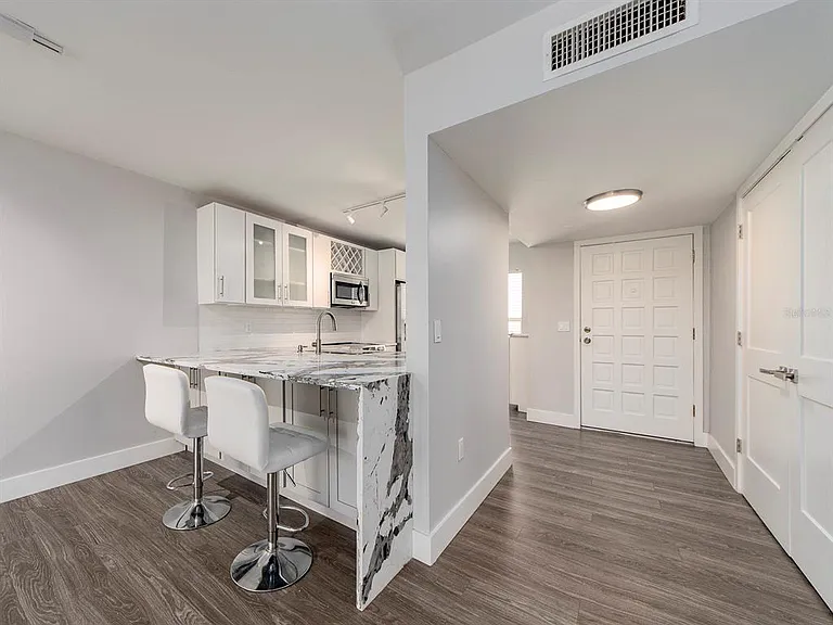 121 Island Way #334 — Photo 3