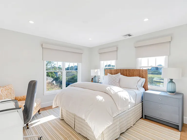125 Dune Rd — Photo 42