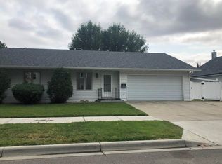 518 2nd Ave E, Williston, ND 58801