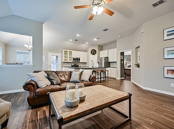 4th image of 1026 Saint Andrews Dr