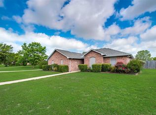 911 High Point Dr, Midlothian, TX 76065