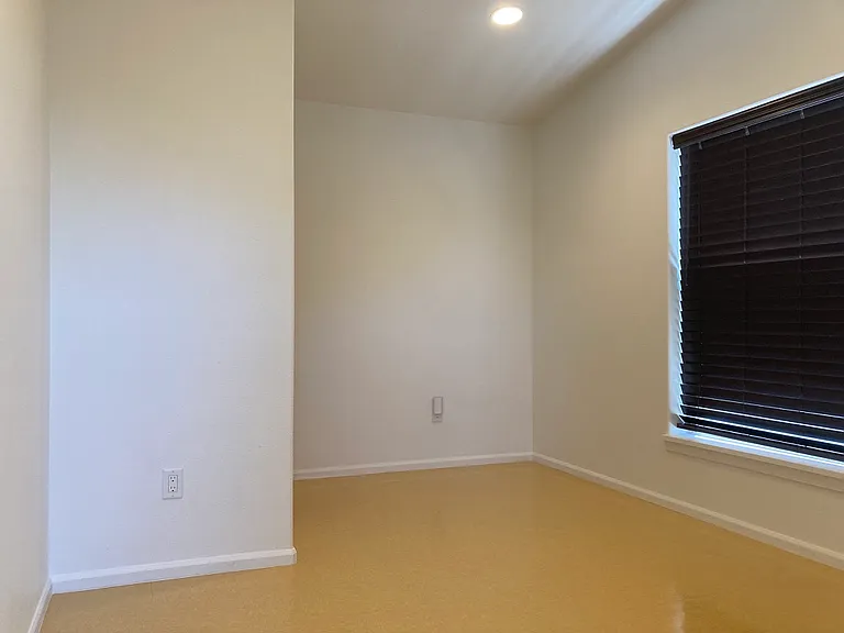 1095 W 7th Ave #9 — Photo 12