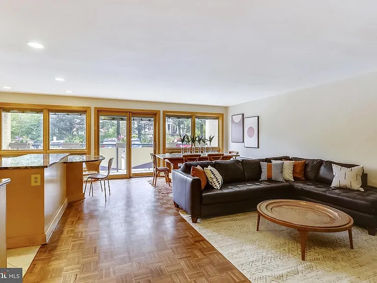 4720 Chevy Chase Dr #1 — Photo 4