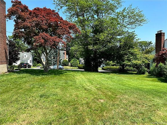 4th image of 28 1/2 Pilgrim Drive