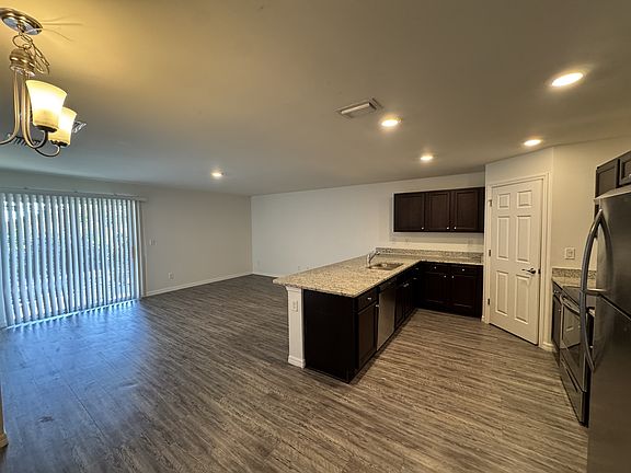 3rd image of 26433 Sandhill Blvd