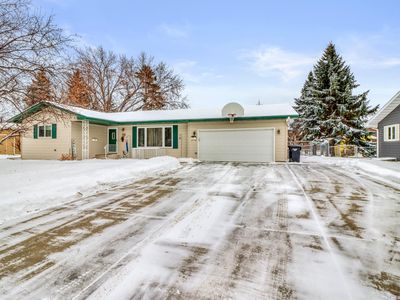 35 Woodcrest Dr N, Fargo, ND, 58102