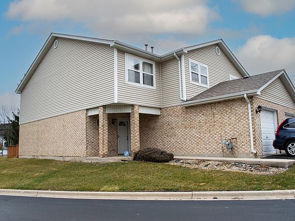 2nd image of 10 Brook Park Ln
