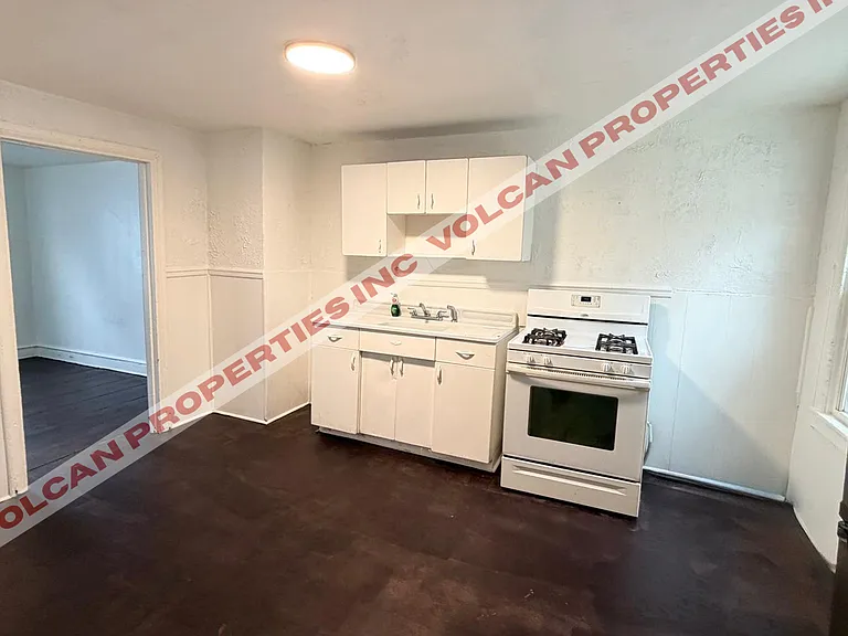 695 Pearl St #2 — Photo 2