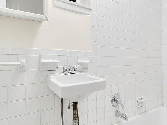 5th image of 212 W 82nd St #1CC