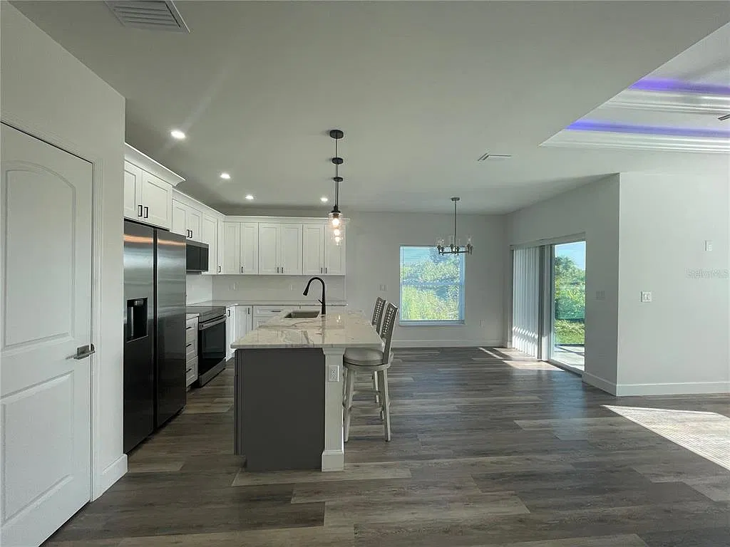 3 bed, 2.0 bath, 1308 sqft, $1,850 — Photo 4