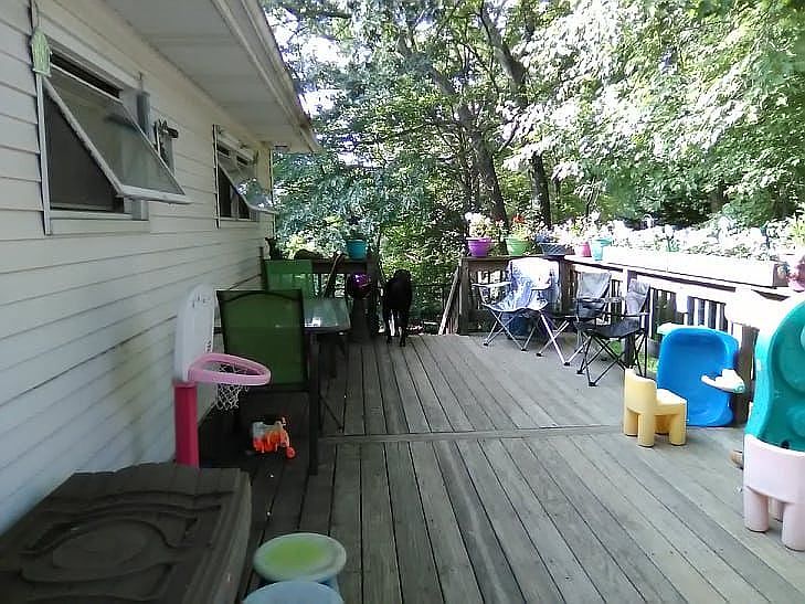 2nd image of 70 Florence St