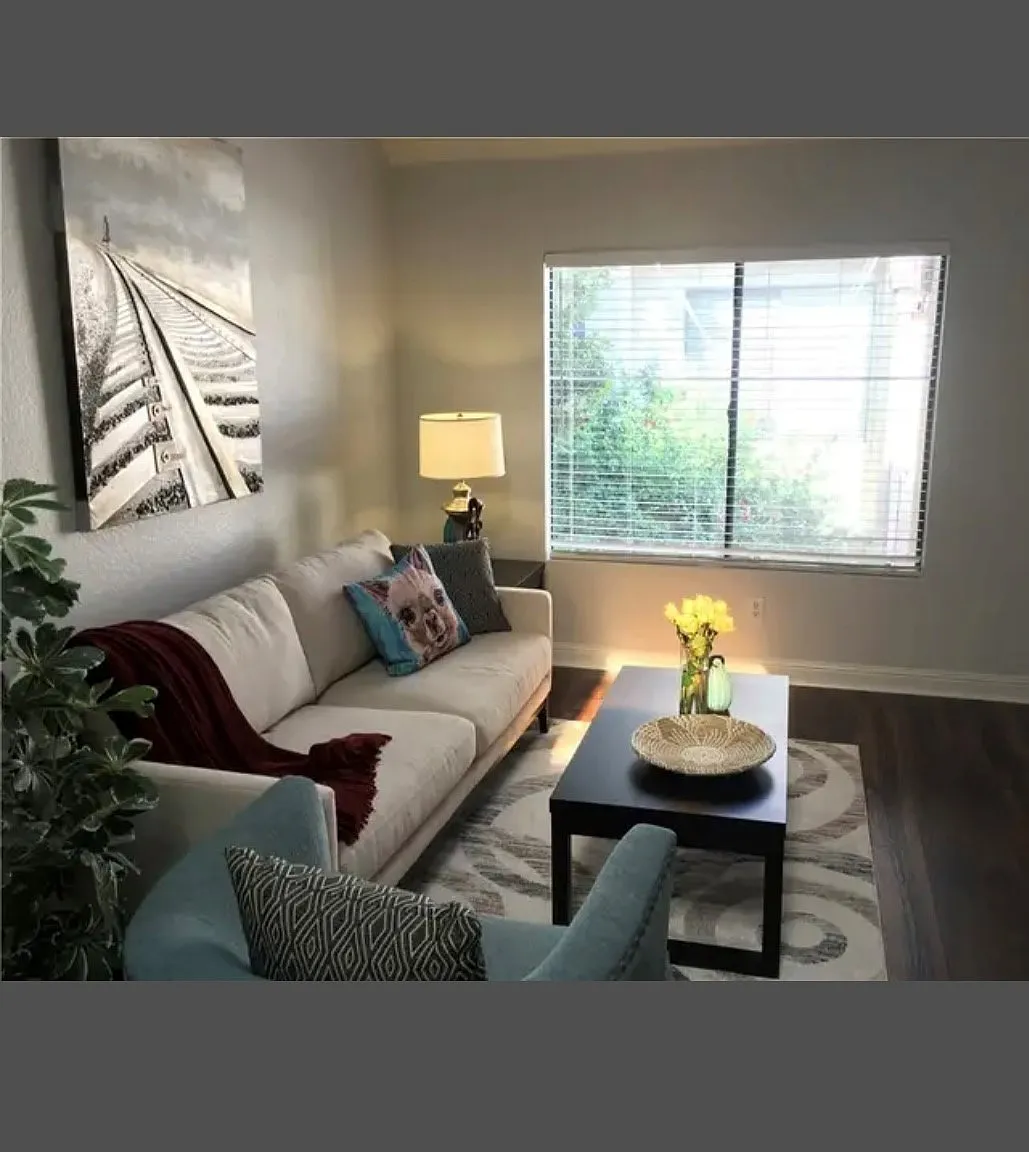 2 bed, 915 sqft, $2,875 — Photo 2