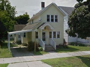 912 Chatham St NW, Grand Rapids, MI 49504
