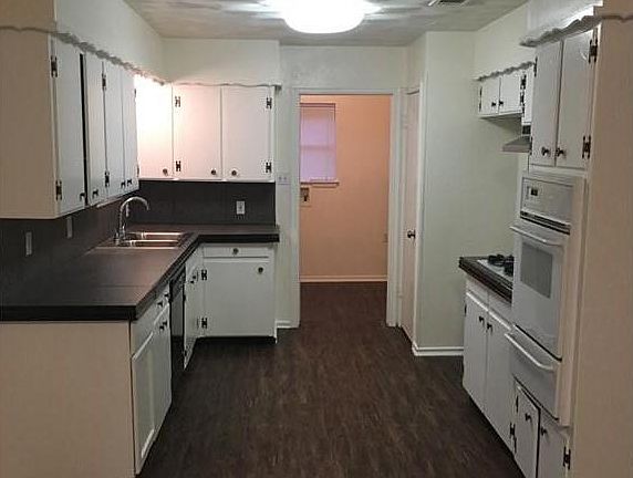 4th image of 414 E Mona Ave