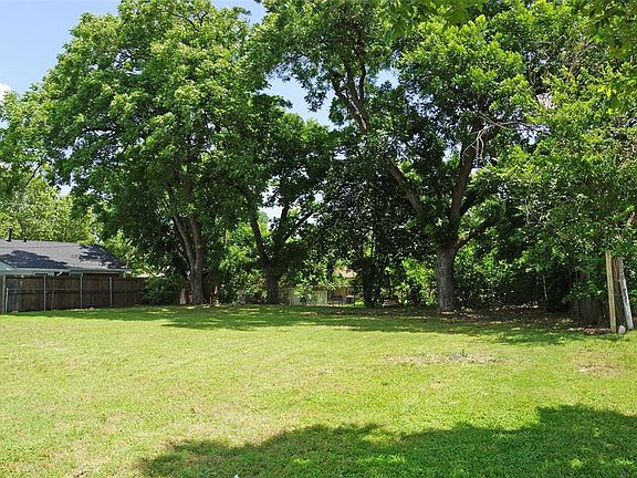 3rd image of 803 Carter Dr