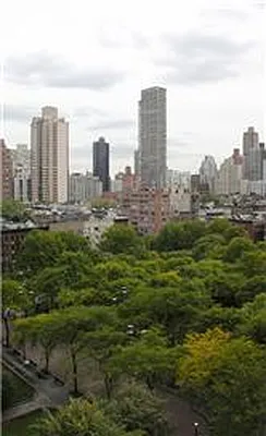 Sold by R New York | media 7