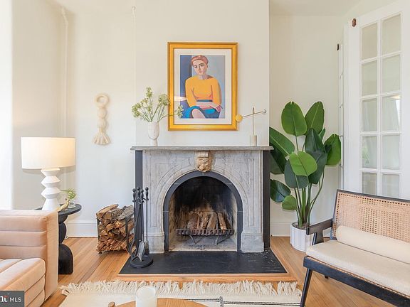 4th image of 101 6th St NE