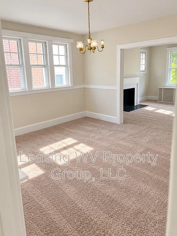 3 bed, 1.0 bath, 1200 sqft, $900 — Photo 2